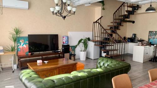 Shuangjing Apartment | Beijing City center - Luxurious duplex family flat