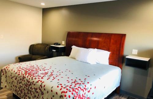 Wood River Hotel | BEL AIR MOTEL