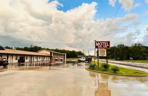 Wood River Hotel | BEL AIR MOTEL