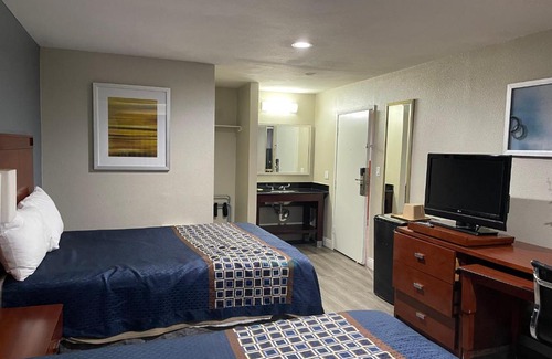 Tustin Hotel | Bel Air Motor Hotel