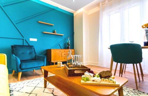 Kable Apartment | Bel AMI 01 - Turquoise & OR - Moderne Chic - Centre Ville - Accès Jardin - Clim - Wifi - Parking - Localisation idéale