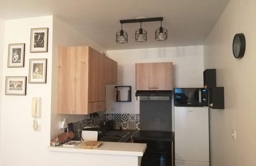 Valenciennes Apartment | Bel Appartement 32m2 en rdc Avec Code D'accès. Parking Sécurisé et Privé