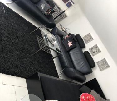 Haan Apartment | Bel Art Etage mit großem Parkplatz