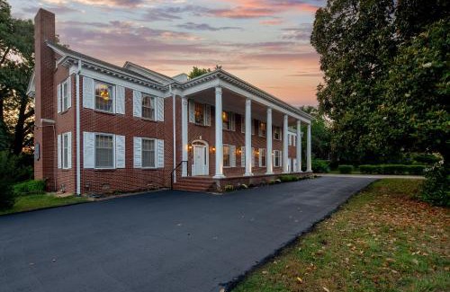 Fort Smith House | Beland Mansion-Royal Crown suite!