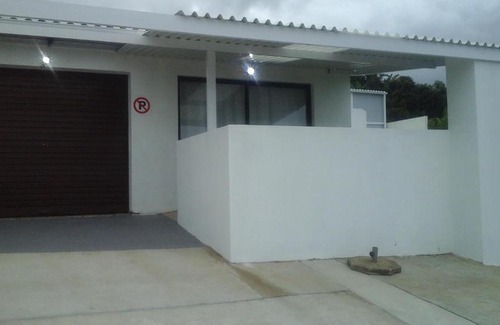 Port Shepstone Apartment | Belavista, quaint and cozy cottage in Sunwich Port