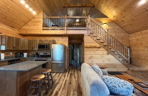 Rogers Cabin | Belay Station: RRG/Hot Tub/Game Room