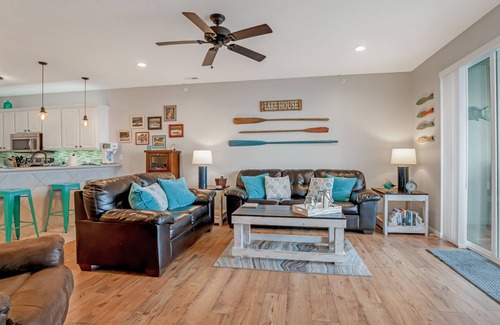 Osage Beach Condo | Believe the 275+ 5 star reviews! Main waterfront & boat slip, Ice cream machine.