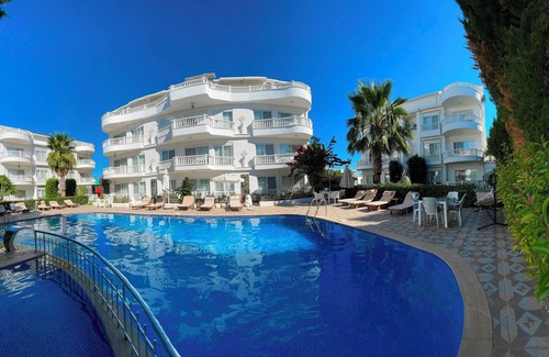 Belek Apartment | Belka Golf Exclusive Residence poolside