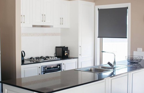 West Bendigo House | Bell's Retreat- 500m to Bendigo Stadium