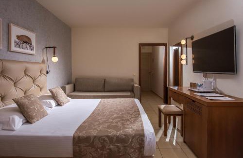 Agkisaras Resort | Bella Beach Hotel