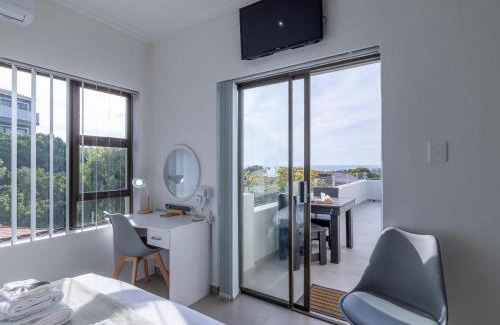 Saint Francis Bay House | Bella Madre Guesthouse