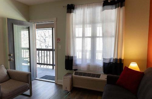 Eureka Springs Historic District Apartment | Bella Paradiso Condo 12 King Walk Dwntwn Parking