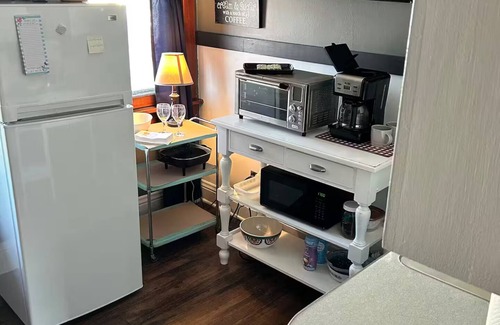 Geneseo Apartment | Bella's Abode : Charming 2-bedroom apartment with AC, WiFi in peaceful Geneseo