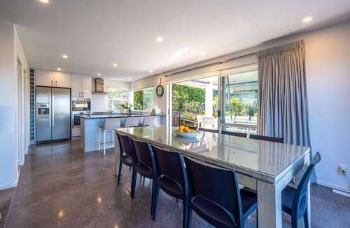 Oneroa House | Bella Seven | Stay Waiheke