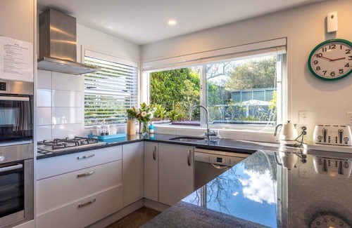 Oneroa House | Bella Seven | Stay Waiheke