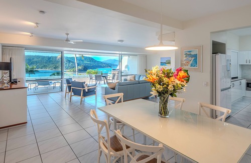Hamilton Island Apartment | Bella Vista East 5 - 2 bedroom oceanview apartment with golf buggy