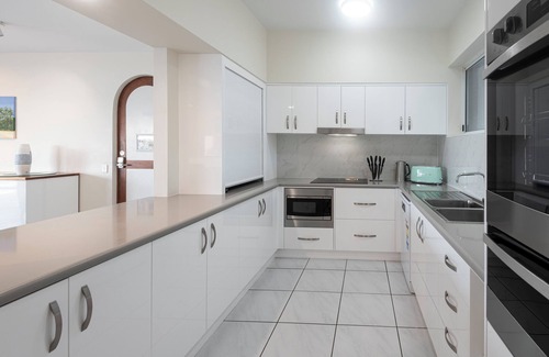 Hamilton Island Apartment | Bella Vista East 5 - 2 bedroom oceanview apartment with golf buggy