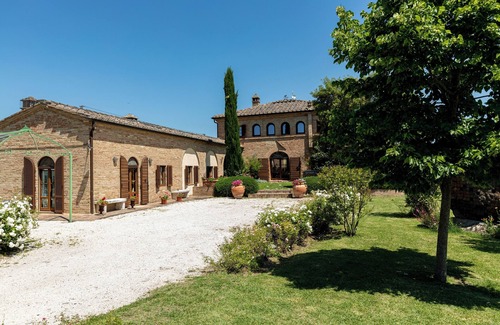 Buonconvento Apartment | Bellagatta. The understated elegance of a home among the Sienese hills.