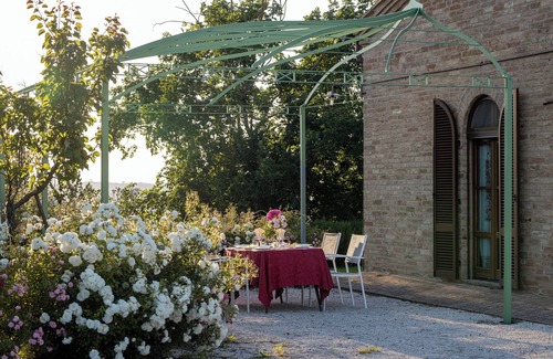 Buonconvento Apartment | Bellagatta. The understated elegance of a home among the Sienese hills.