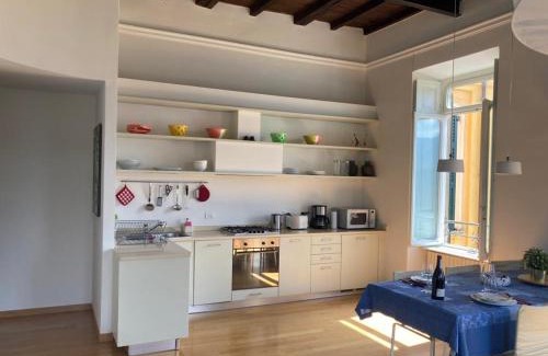 Miasino Apartment | Bellavista in palazzo storico e deliziosa vista lago!