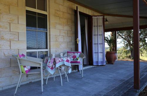 Karaak Flat Bed & Breakfast | BellbirdHill Bed & Breakfast