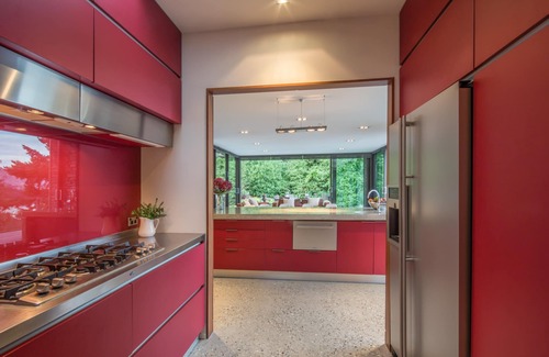 Fernhill House | Bellbrae by MajorDomo - Lake Views, Spa Pool & Private Sauna