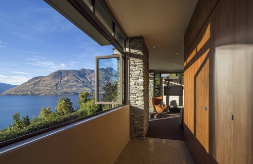 Fernhill House | Bellbrae by MajorDomo - Lake Views, Spa Pool & Private Sauna