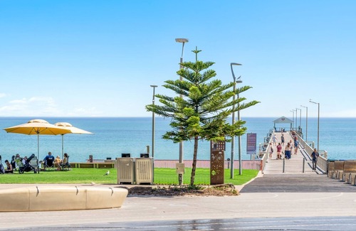 Henley Beach South Apartment | Belle Escapes - Relax Inn Henley Beach South