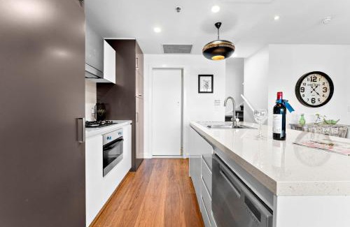 Glenelg Apartment | Belle Escapes - Beach Retreat Townhouse Glenelg