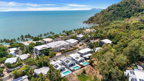 Trinity Beach House | Belle Escapes Sea Bon