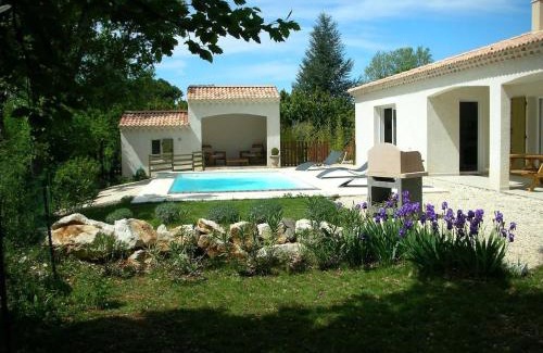 Saint-Privat-de-Champclos Villa | Belle maison avec piscine et terrain entièrement clôturé