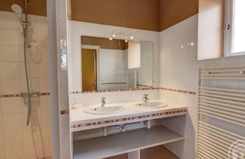 Chalain-le-Comtal House | Belle maison de campagne avec piscine, 4 chambres, jardin et terrasse près de Montbrison - FR-1-496-48