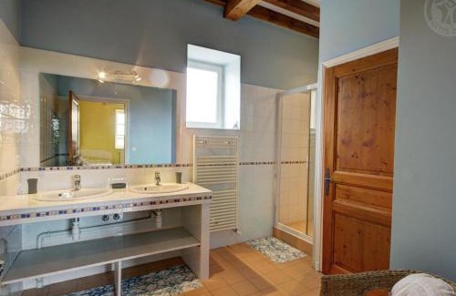 Chalain-le-Comtal House | Belle maison de campagne avec piscine, 4 chambres, jardin et terrasse près de Montbrison - FR-1-496-48