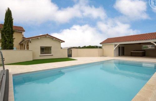 Chalain-le-Comtal House | Belle maison de campagne avec piscine, 4 chambres, jardin et terrasse près de Montbrison - FR-1-496-48