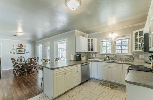 Belton House | Belle of Belton-Spacious/Central Location/Pool/Hot Tub/Game Room w/Pool Table