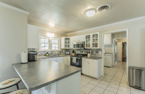 Belton House | Belle of Belton-Spacious/Central Location/Pool/Hot Tub/Game Room w/Pool Table