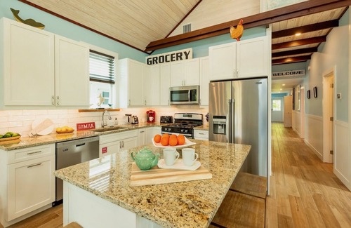 Midtown House | *BELLE OF THE BEACH @ CASA EAST* Beach House + LAST KEY SERVICES…
