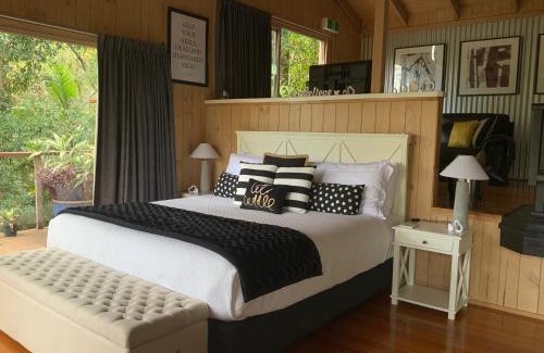 Flaxton Cabin | Belle's at Montville
