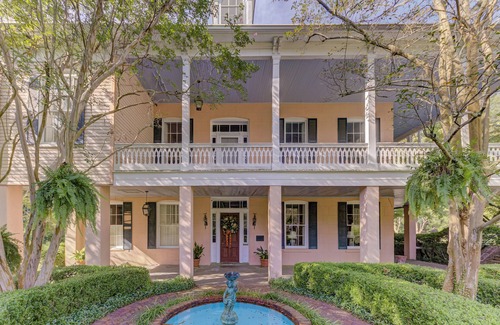 Vicksburg House | Belle Terre Mansion - Remodeled Pre-Civil War- Contemporary. Southern. History.