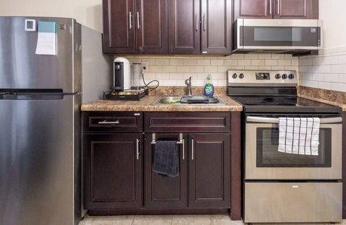 Belleville Apartment | Belleville 2 Bed, Bonus Office, Laundry, Parking