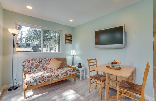 East Lake Hills Apartment | Bellevue Abode Balcony, 13 Mi to Downtown Seattle