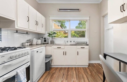 Bellevue Heights House | Bellevue Heights HolidayHome - Flinders Uni & Med