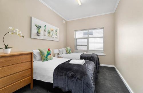Bellevue Heights House | Bellevue Heights HolidayHome - Flinders Uni & Med