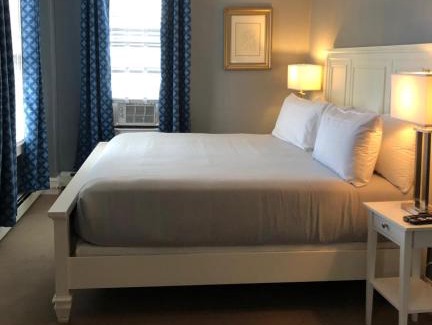 Top of the Hill Bed & Breakfast | Bellevue House