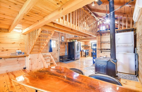 Bellevue Apartment | Bellevue Log Cabin w/Gas Grill & Creek Access