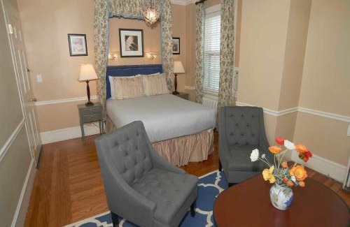 Top of the Hill Bed & Breakfast | Bellevue Manor