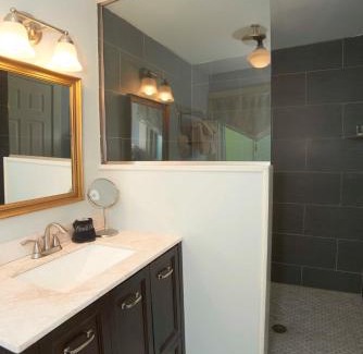 Top of the Hill Bed & Breakfast | Bellevue Manor