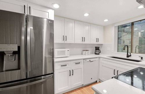 Northwest Bellevue Apartment | Bellevue Modern Luxe Townhouse near DT/520/I405