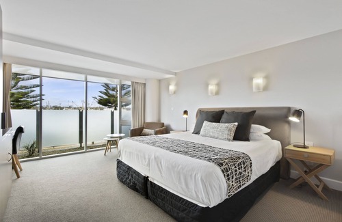 Lakes Entrance Hotel | Bellevue on the Lakes