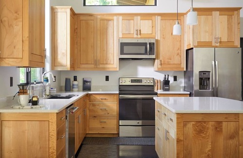 Bellingham Cabin | Bellingham Meadows- with hot tub and king size bed